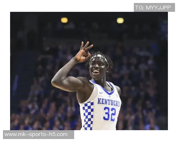 加布里埃尔高空跃起意外重摔下体撞击立柱引发男人们的共鸣与心痛 加布里埃尔高空跃起意外重摔下体撞击立柱引发男人们的共鸣与心痛