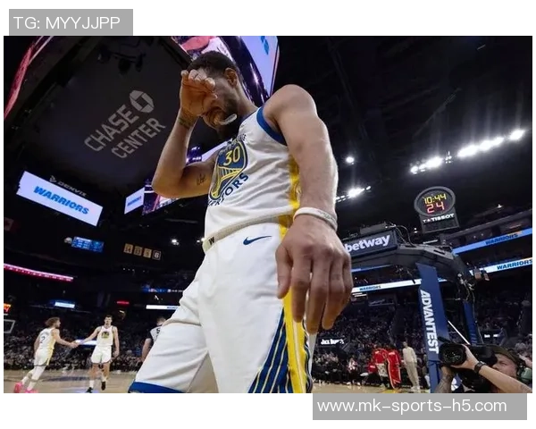 库里复出表现不佳仅得11分16分钟内犯规5次正负值惨淡23 库里复出表现不佳仅得11分16分钟内犯规5次正负值惨淡23