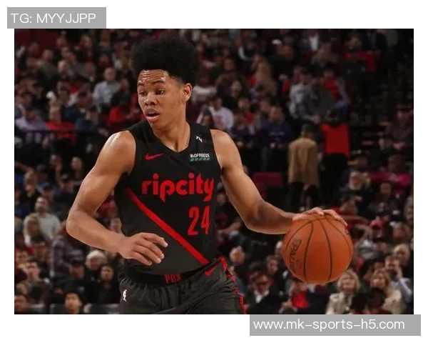 豪泽赞安芬尼西蒙斯状态火热期待他在场上大展身手